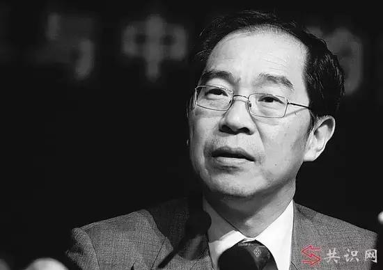 办刑案可检查短信、朋友圈,离婚案法官却要哭倒地板上