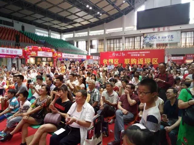 昨天临平两大地标建筑被挤爆了！今天还要继续！