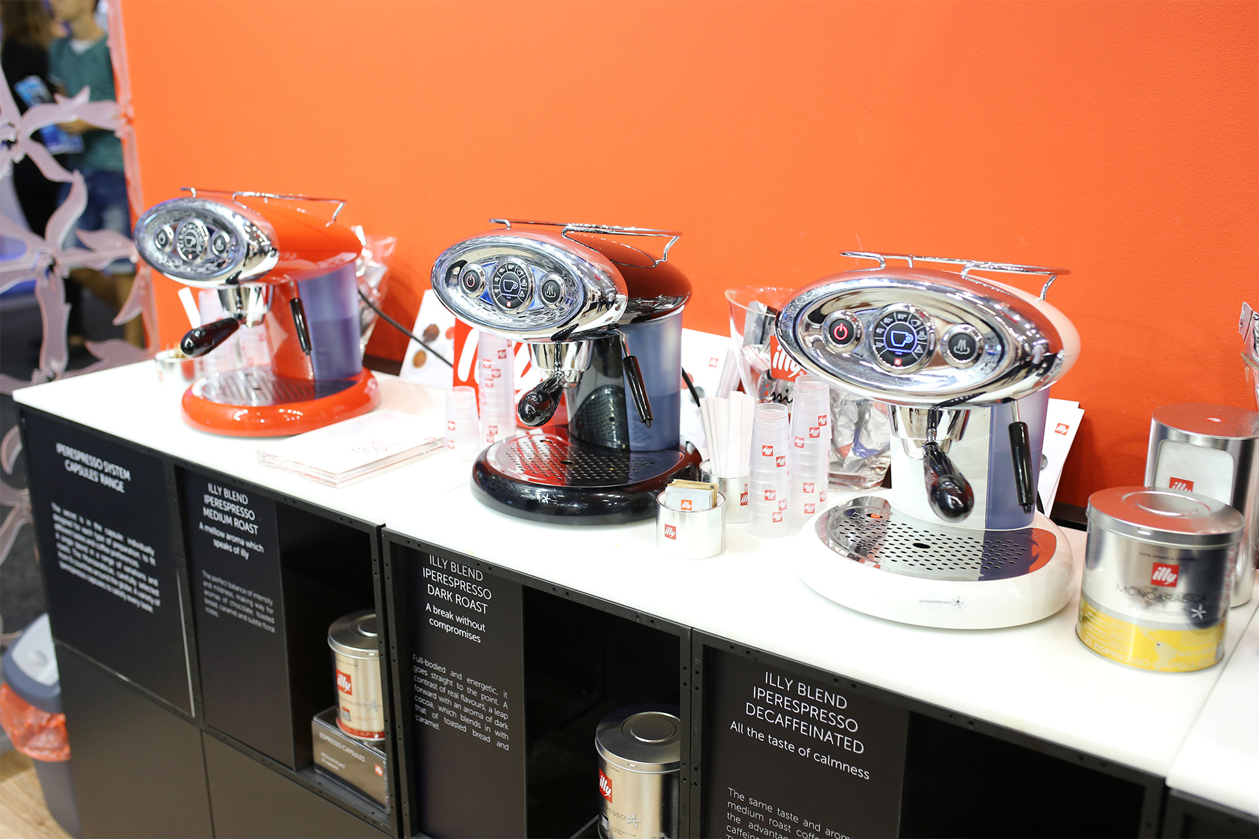 用意大利式的复古illy带来时光微醺的好咖啡