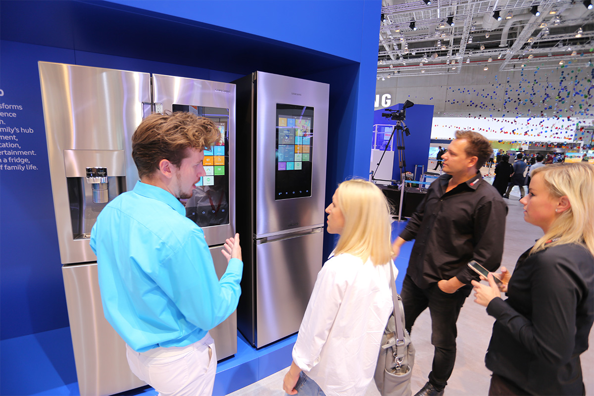 带显示屏的冰箱实用吗,21.5寸屏幕是几比几