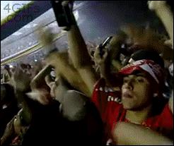 我的车停着被人撞了怎么解决,停个车老是被别人刮