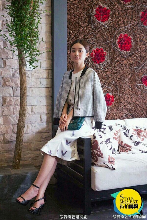 赵丽颖穿不合脚的鞋走路,为什么要看赵丽颖鞋子合不合脚