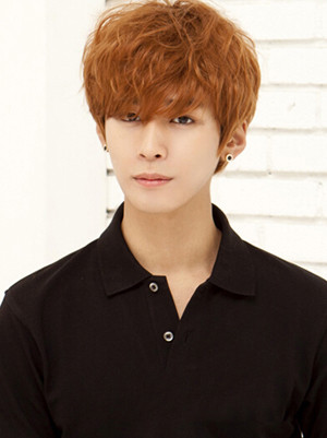 男生发型推荐清爽短发烫发,男生中短发烫发发型推荐