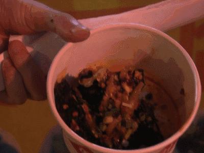 不忍直视！这群人又开始在汴河街蹭吃蹭喝了！