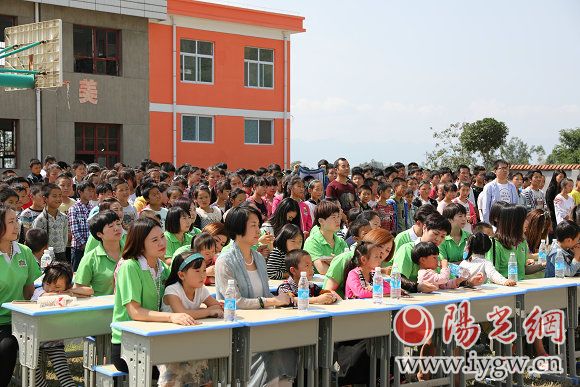 安康两所学校收到30万元爱心物资