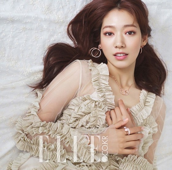 朴信惠代言戴眼镜图片 (朴信惠代言的珠宝品牌)