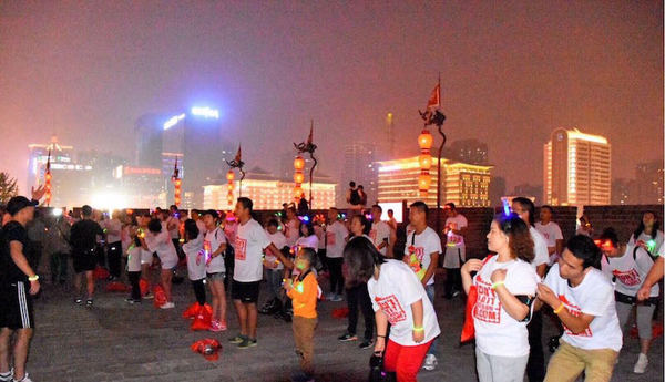 从AR夜跑说起，京东手机QQ购物如何赢心95后