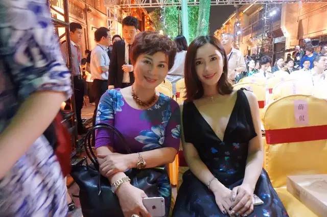 曝光!福州女星杨舒婷妈妈,太像蔡明了
