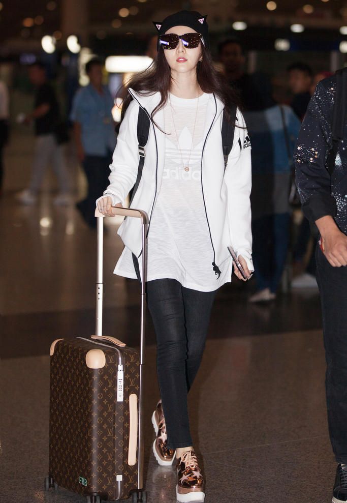 明星穿什么|Baby背爆款万元大牌包,范冰冰外套6百块