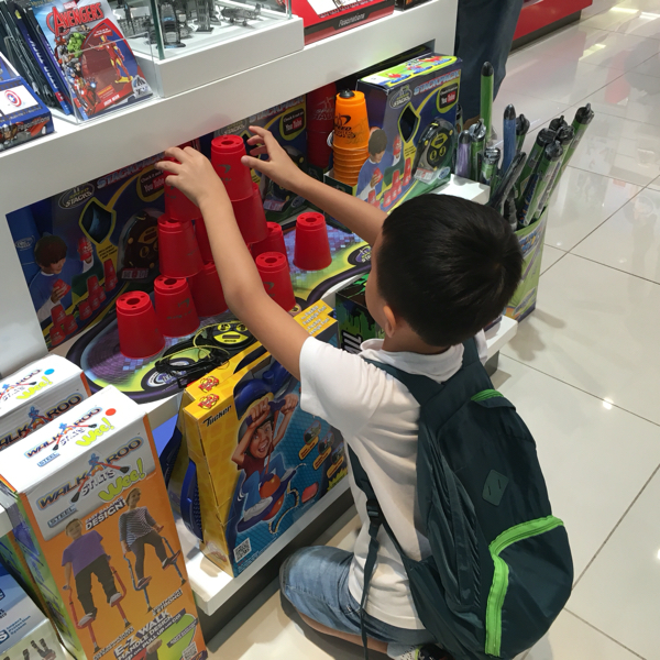 家记忆|迪拜MALL在孩子眼里的豪华:一望无际的玩具世界啊