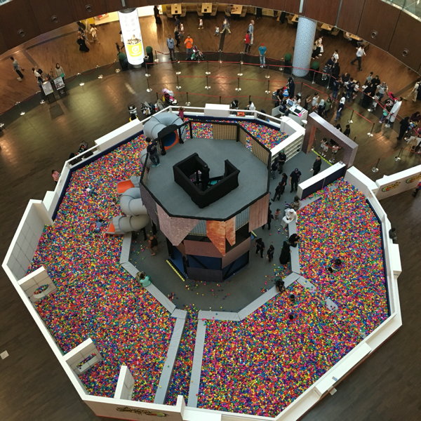 家记忆|迪拜MALL在孩子眼里的豪华:一望无际的玩具世界啊