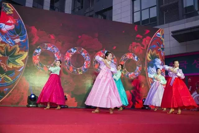 东泰万华汇美食嘉年华，中韩美食，席卷台州