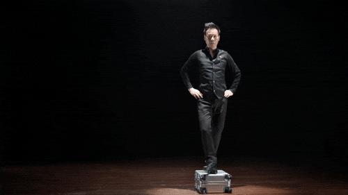 机场look红色行李箱,机场好看的行李箱颜色