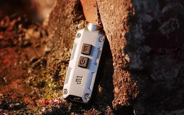 钥匙上挂防水小手电筒,可挂在钥匙扣上的强光灯