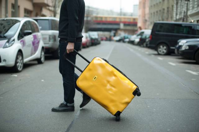 机场look红色行李箱,机场好看的行李箱颜色