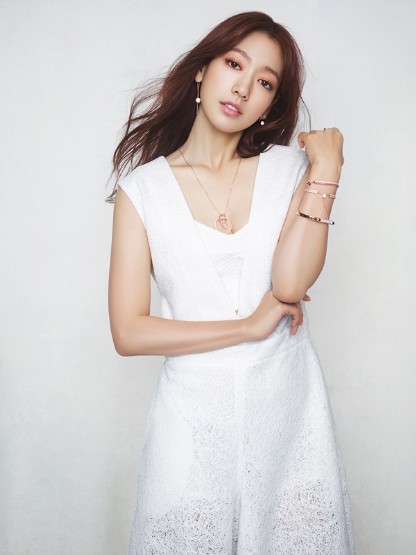 朴信惠代言戴眼镜图片 (朴信惠代言的珠宝品牌)