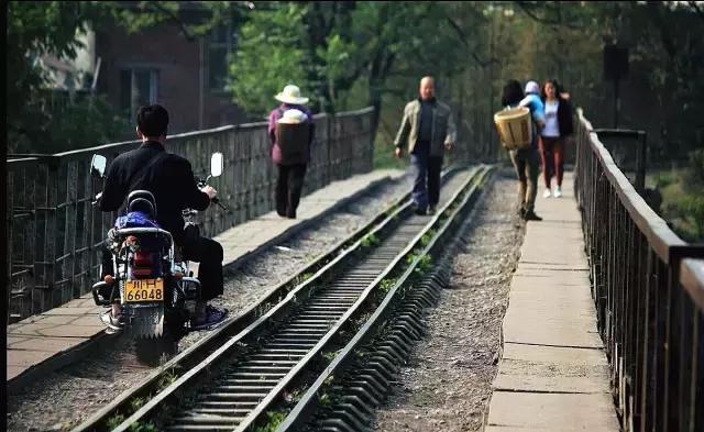 如果你来广元,我才不带你去剑门关嘞!