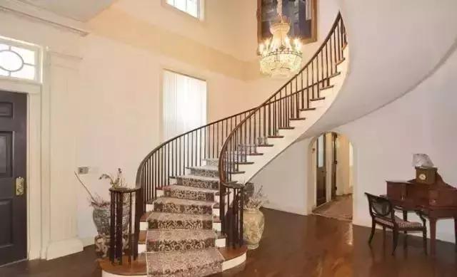 楼中楼楼梯下面的空间大怎么设计,楼中楼楼梯设计图全套