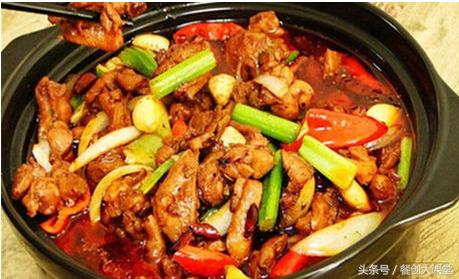 重庆鸡公煲年赚三十万,开一家重庆鸡公煲一年赚多少