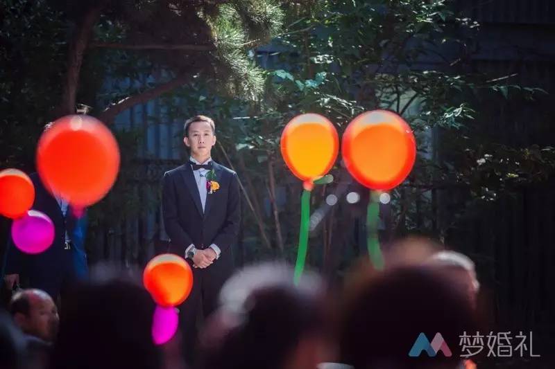 这场还原“暮光之城”的波西米亚婚礼，一只心机柯基成功抢镜