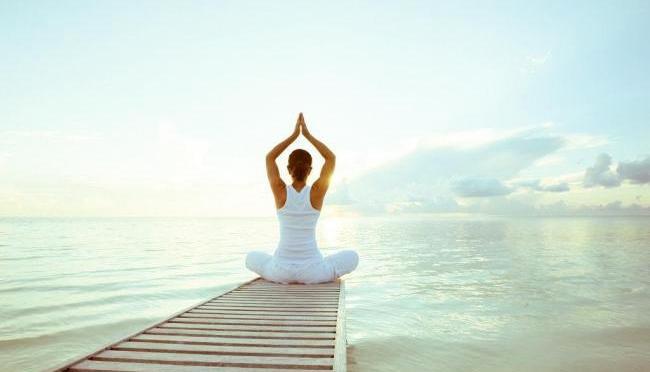 瑜伽基本运动视频,瑜伽和瑜珈有什么不一样