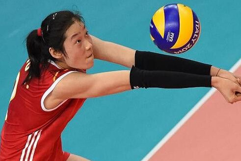 女排朱婷表现,朱婷潇洒飘逸
