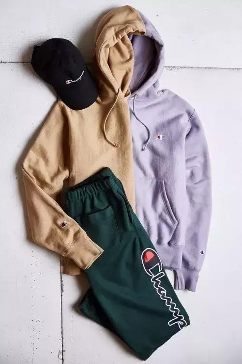 穿了一件很喜欢的卫衣,champion卫衣连帽和圆领