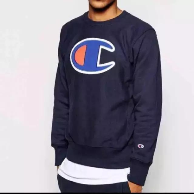 穿了一件很喜欢的卫衣,champion卫衣连帽和圆领
