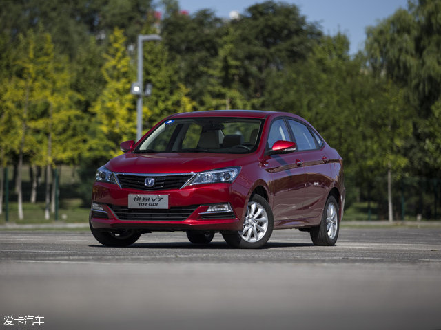 悦翔v71.0t和1.6l对比,悦翔v715款1.6l自动乐享怎么样