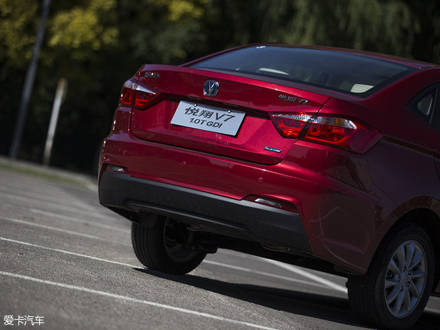 悦翔v71.0t和1.6l对比,悦翔v715款1.6l自动乐享怎么样