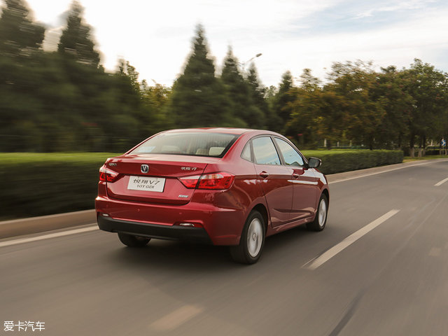 悦翔v71.0t和1.6l对比,悦翔v715款1.6l自动乐享怎么样