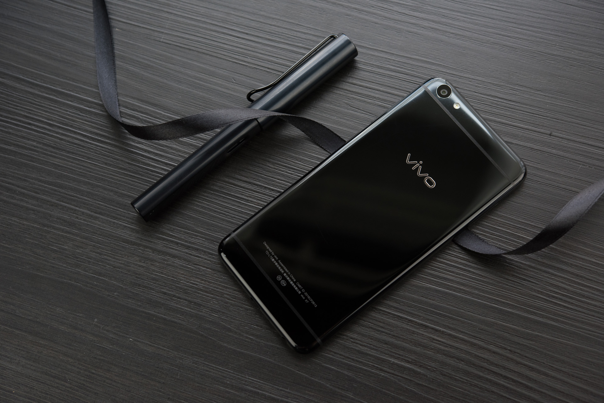 亮黑+128G价格只是苹果7三分一,vivo这机卖疯了