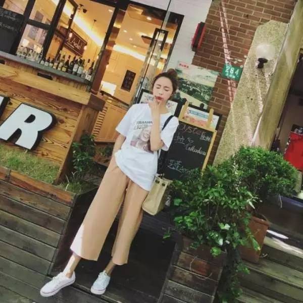 如何选择好看又显瘦的阔腿裤,有垂感的白色阔腿裤怎么选