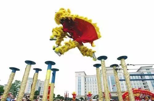 广东醒狮精彩表演,广东醒狮表演2022