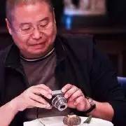 吃了一只大闸蟹的美女被新浪等各大媒体封为“螃蟹女神”