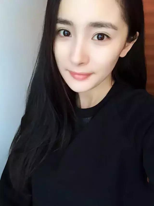 画眉毛的女博主,根根分明的画眉毛博主