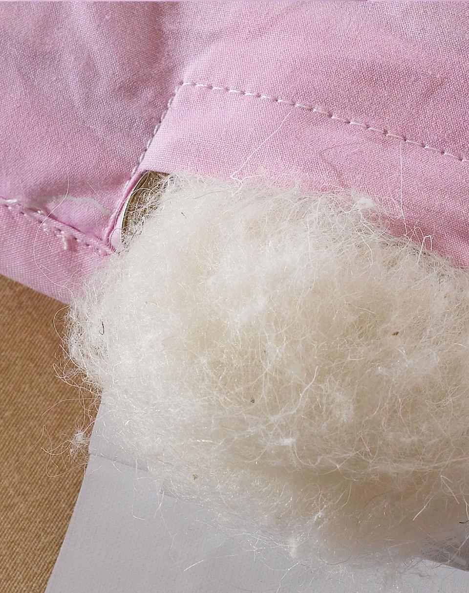 羊毛被盖久了有浓重异味如何清除,羊毛被很臭可以干洗吗