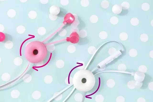 戴上耳机聆听感受音乐的旋律,戴上耳机聆听美妙的音乐