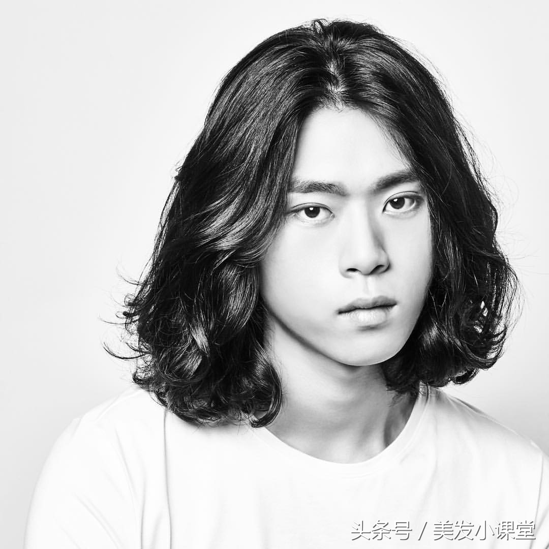 男士韩式发型裁剪教程 (最新潮流时尚男士发型)