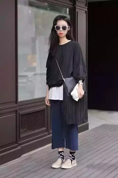 秋天如何优雅地露袜子 (秋天如何优雅的露袜子)