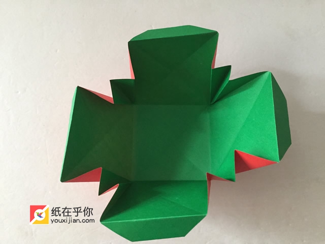 纸在乎你手工折纸：爱心收纳盒（二）折纸视频图解