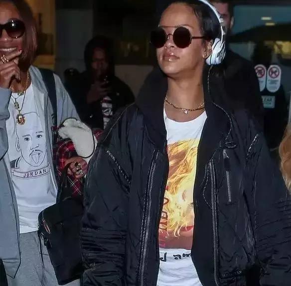 这些潮牌你认识吗街头采访,美国流行十大潮牌