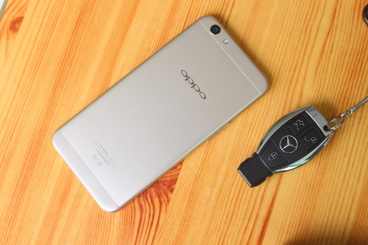 性价比高的拍照手机oppo,oppo性价比高的自拍杆