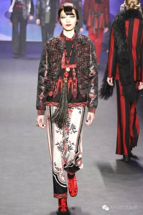 旗袍穿搭优雅气质方法,旗袍搭配起来也十分讲究