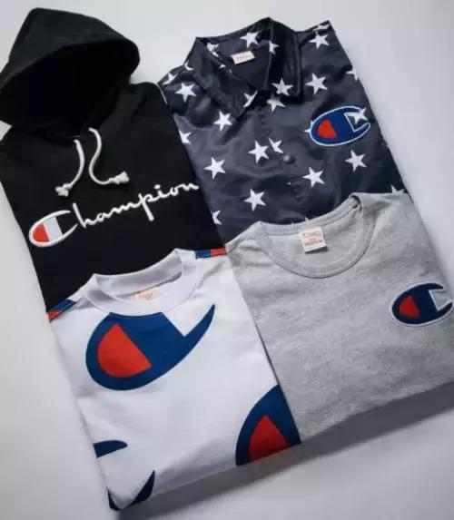 穿了一件很喜欢的卫衣,champion卫衣连帽和圆领