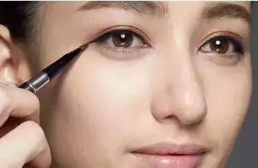 卧蚕的正确画法和步骤,卧蚕的正确画法