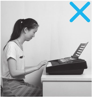 电子琴的正确演奏姿势视频,儿童电子琴入门手的姿势