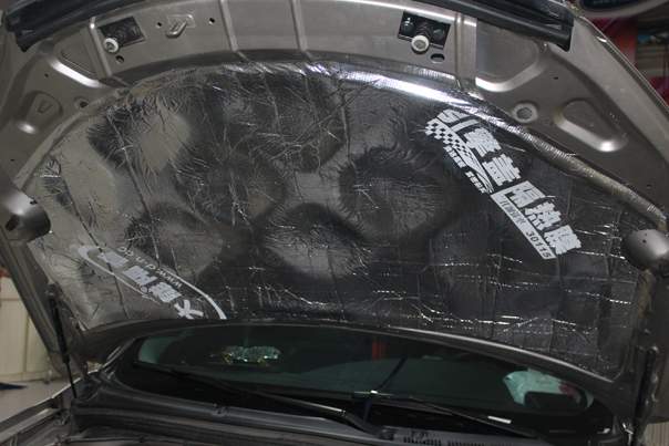 荣威550车底隔音隔热海绵垫,荣威550隔音改装案例