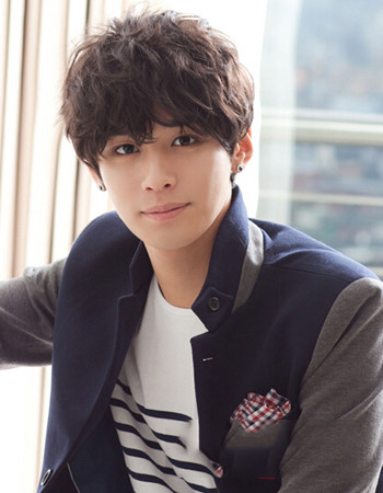 男生发型推荐清爽短发烫发,男生中短发烫发发型推荐