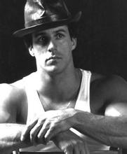 洛奇重新接任务,洛奇不败拳王视频